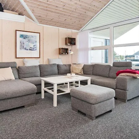 Pleasant Holiday In With Terrace Semesterbostad